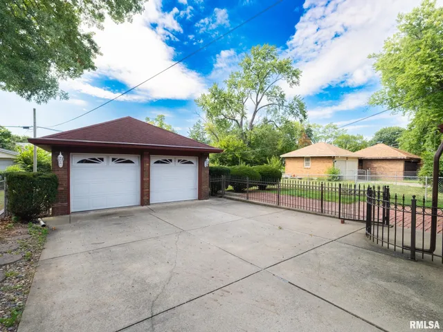 $155,000 | 2409 North Linn Street, Peoria, IL 61604