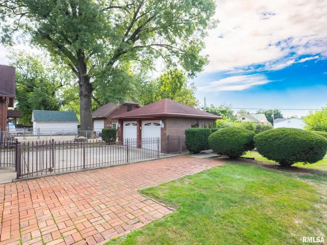 $155,000 | 2409 North Linn Street, Peoria, IL 61604