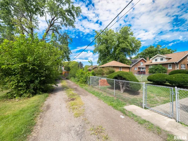 $155,000 | 2409 North Linn Street, Peoria, IL 61604