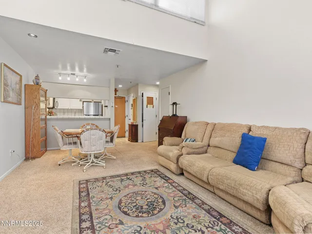 $1,700 | 3095 Lakeside Drive, Unit 305, Reno, NV 89509