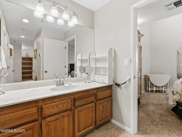 $1,700 | 3095 Lakeside Drive, Unit 305, Reno, NV 89509