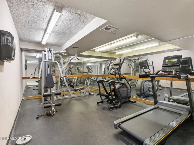 $1,700 | 3095 Lakeside Drive, Unit 305, Reno, NV 89509