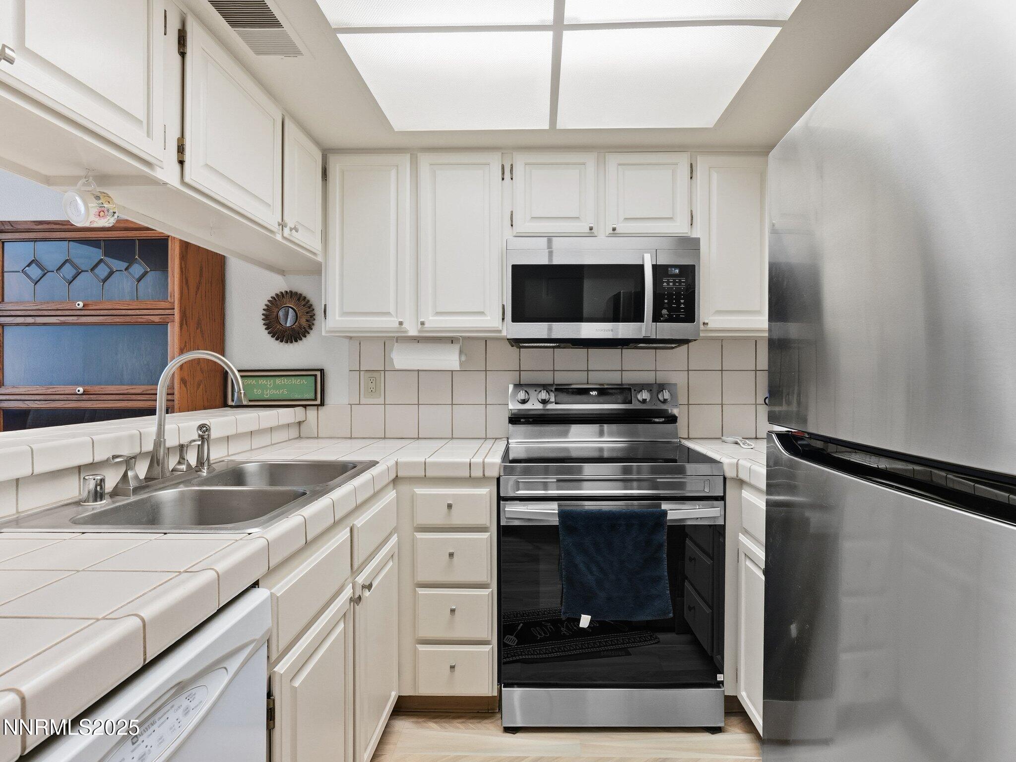 3095 Lakeside Drive, Unit 305 Reno, NV 89509 - Photo 8 of 30 3095 Lakeside Dr unit 305-105