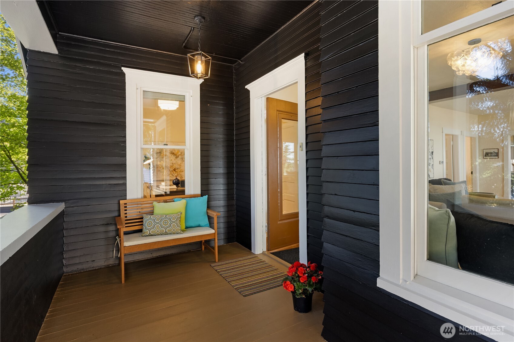 907 Northeast 72nd Street Seattle, WA 98115 - Photo 4 of 39