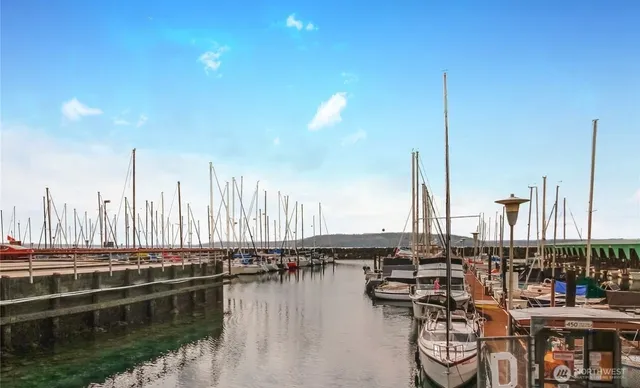 $450,000 | 22532 6th Avenue South, Unit A2, Seattle, WA 98198