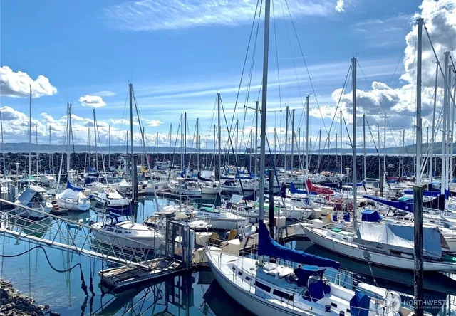 $450,000 | 22532 6th Avenue South, Unit A2, Seattle, WA 98198