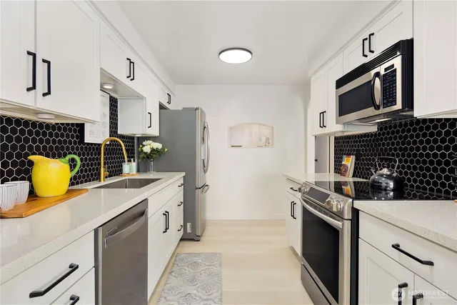 $450,000 | 22532 6th Avenue South, Unit A2, Seattle, WA 98198