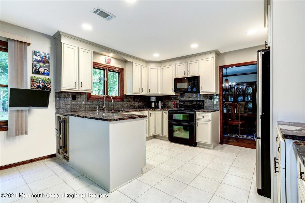 27 Nottingham Road Manalapan, NJ 07726 - Photo 14 of 41 23-27Nottingham_023