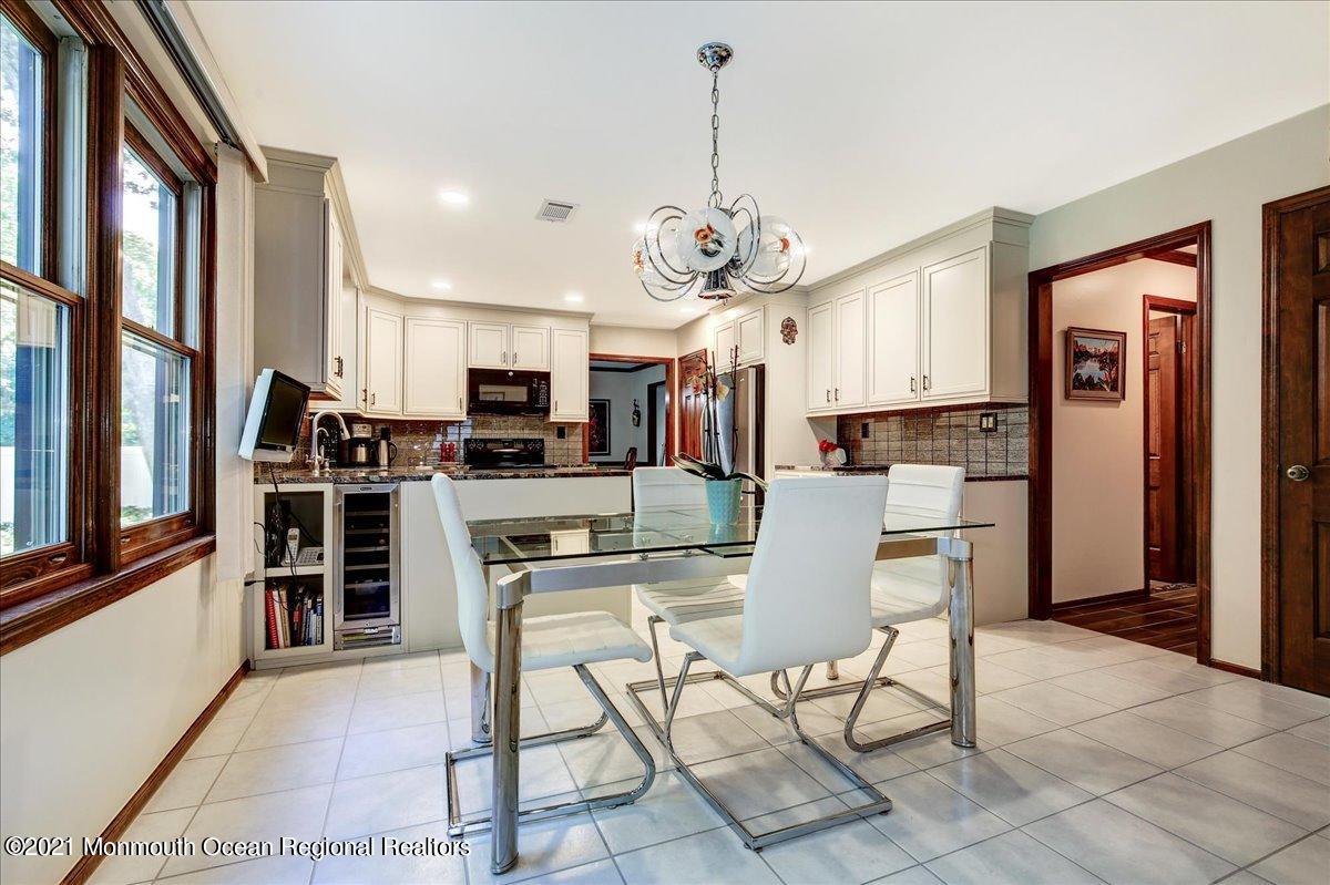 27 Nottingham Road Manalapan, NJ 07726 - Photo 15 of 41 19-27Nottingham_019