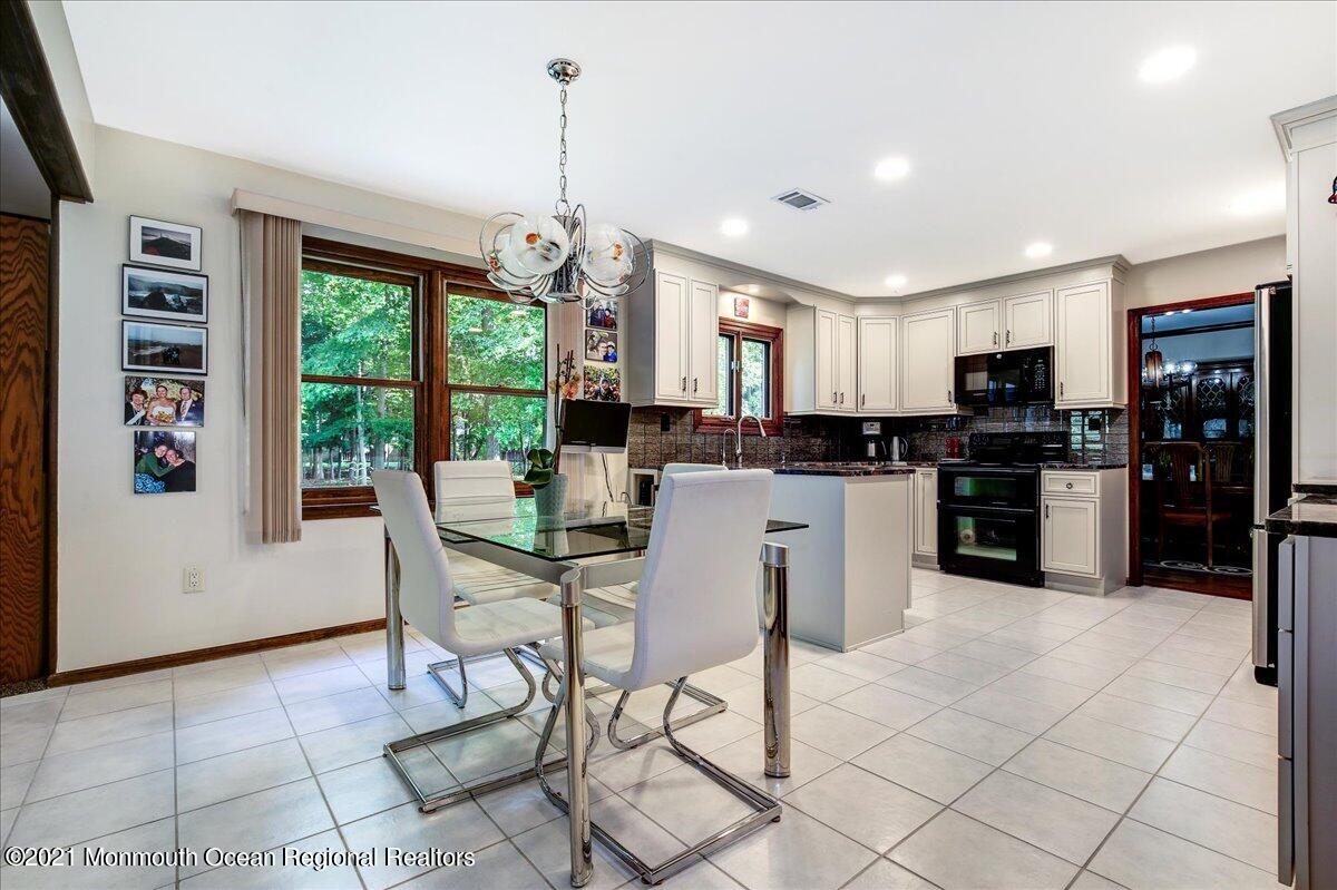 27 Nottingham Road Manalapan, NJ 07726 - Photo 16 of 41 18-27Nottingham_018