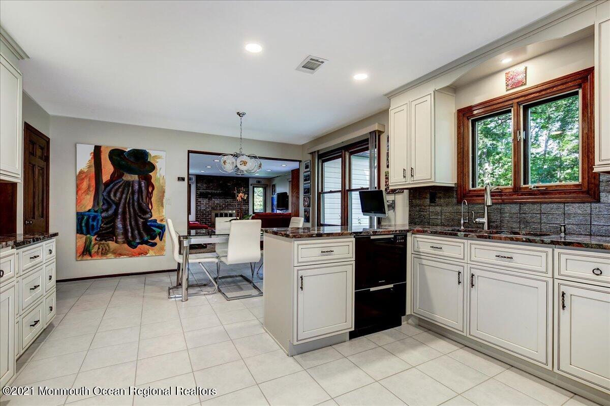 27 Nottingham Road Manalapan, NJ 07726 - Photo 17 of 41 21-27Nottingham_021