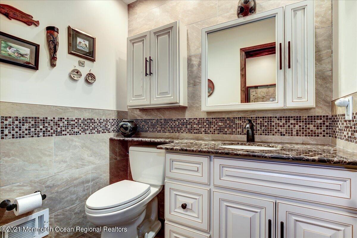 27 Nottingham Road Manalapan, NJ 07726 - Photo 23 of 41 16-27Nottingham_016