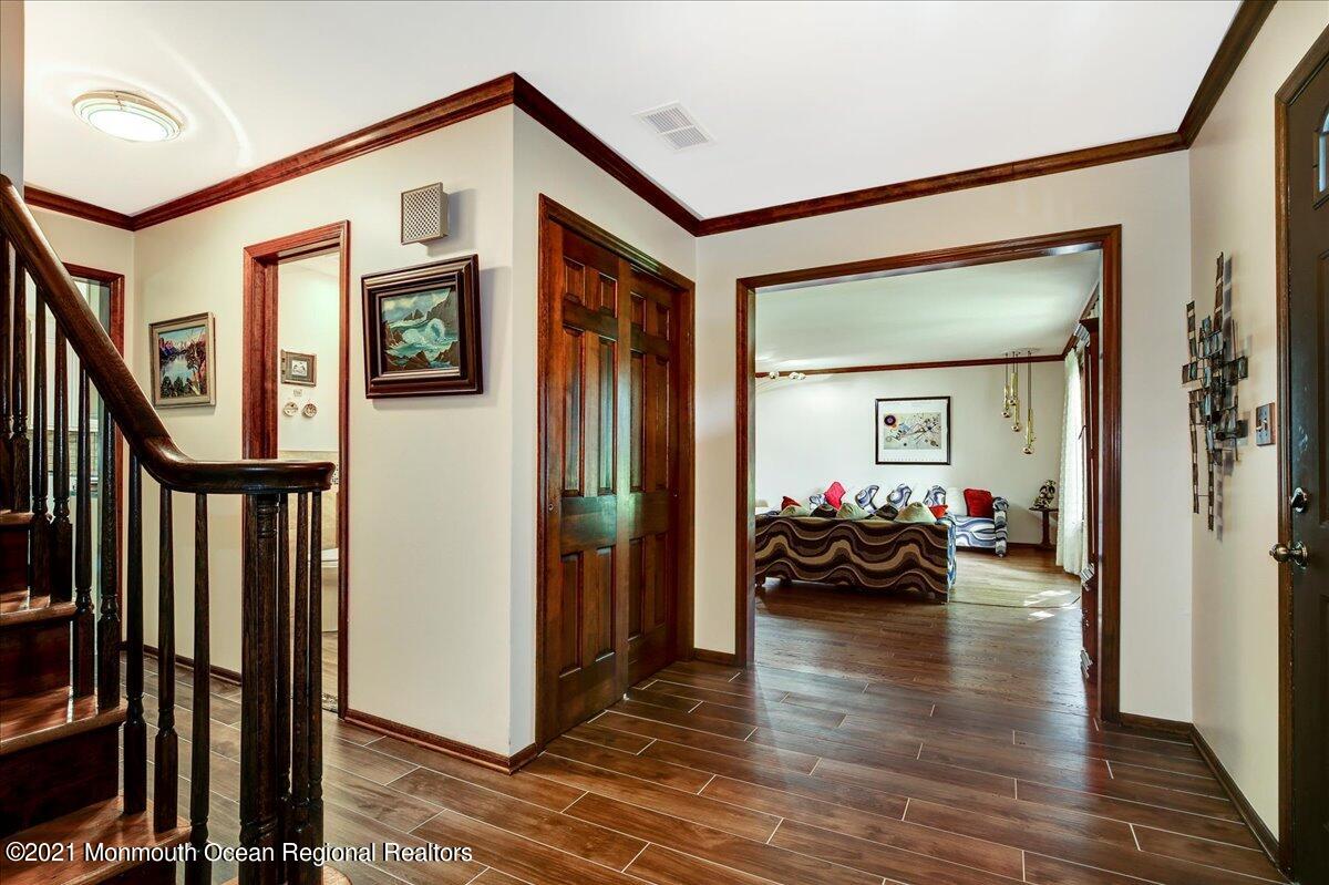 27 Nottingham Road Manalapan, NJ 07726 - Photo 4 of 41 14-27Nottingham_014