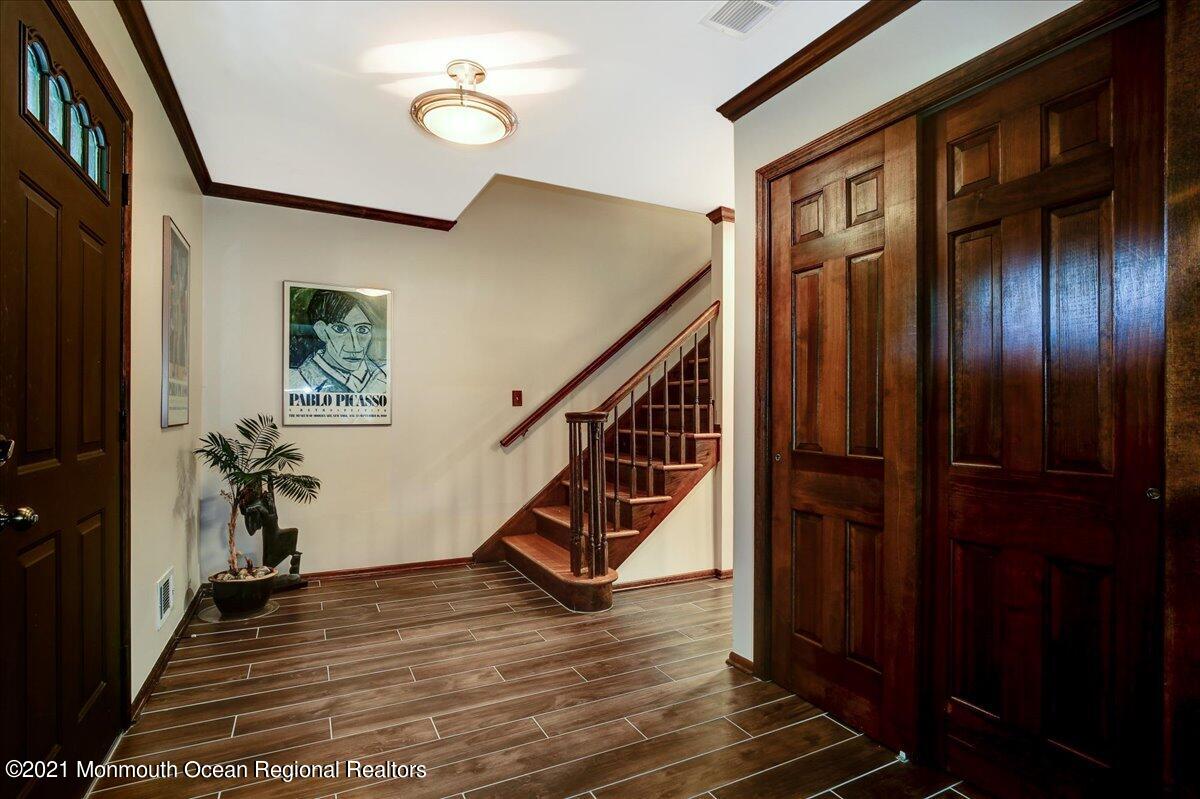 27 Nottingham Road Manalapan, NJ 07726 - Photo 5 of 41 13-27Nottingham_013