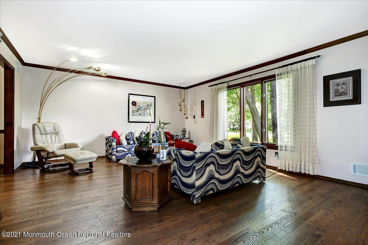 27 Nottingham Road Manalapan, NJ 07726 - Photo 7 of 41 07-27Nottingham_007