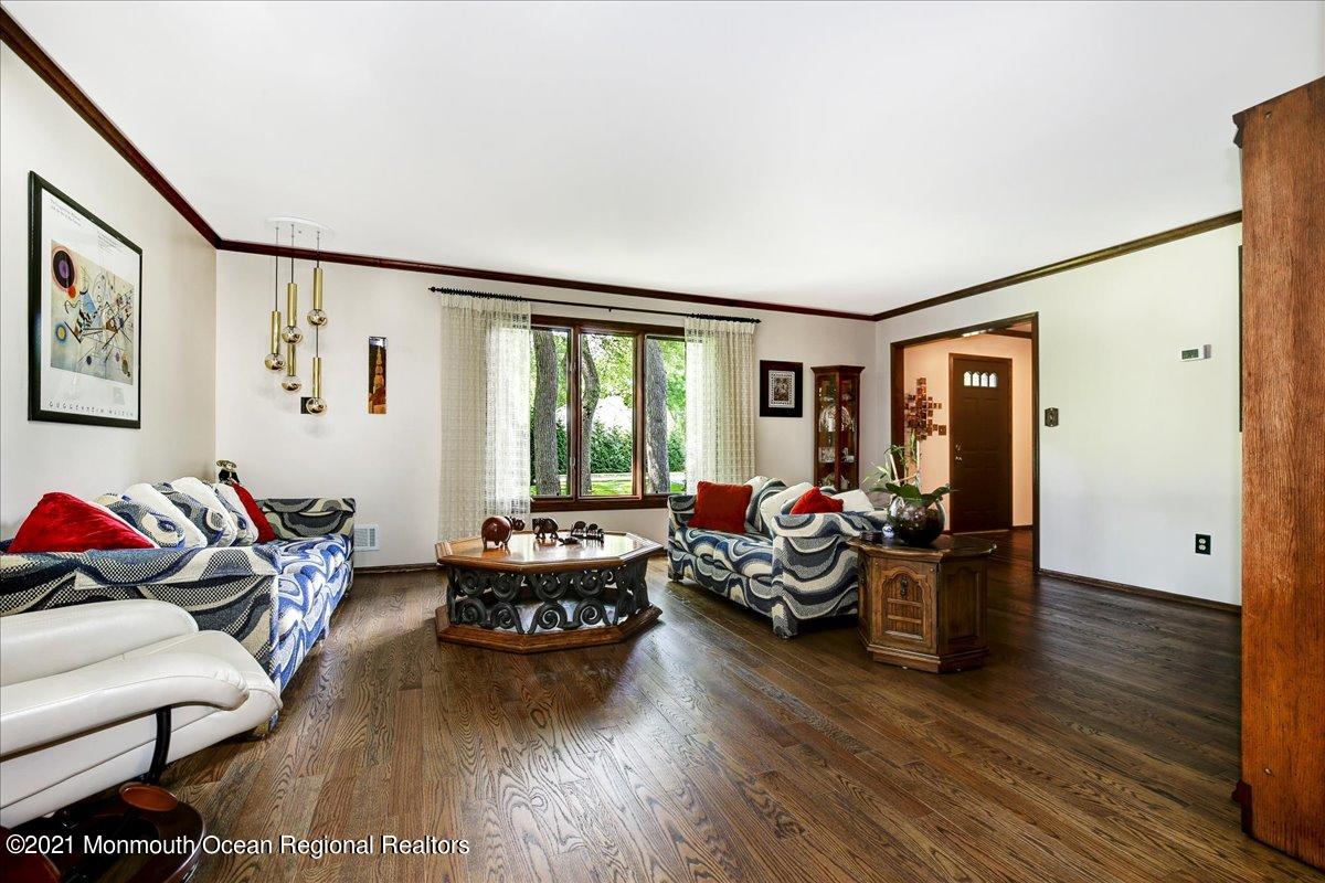 27 Nottingham Road Manalapan, NJ 07726 - Photo 9 of 41 09-27Nottingham_009