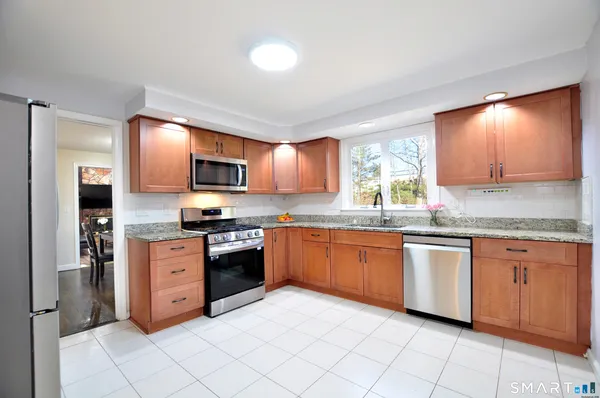 $729,900 | 25 Hampshire Drive, Glastonbury, CT 06033