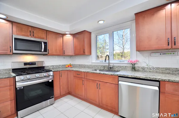 $729,900 | 25 Hampshire Drive, Glastonbury, CT 06033