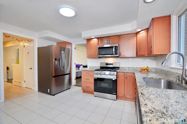 $729,900 | 25 Hampshire Drive, Glastonbury, CT 06033