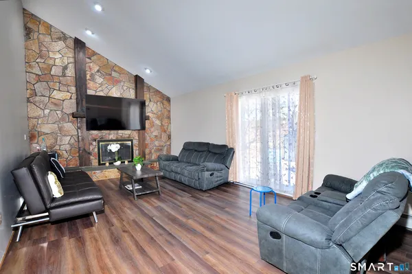 $729,900 | 25 Hampshire Drive, Glastonbury, CT 06033