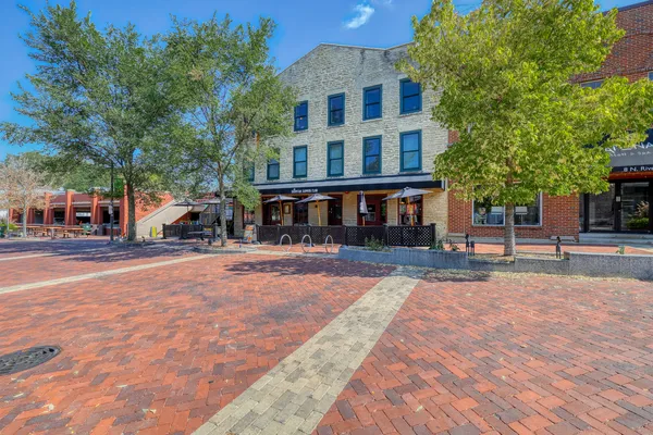 $2,400 | 10-12 North River Street, Unit 4, Batavia, IL 60510
