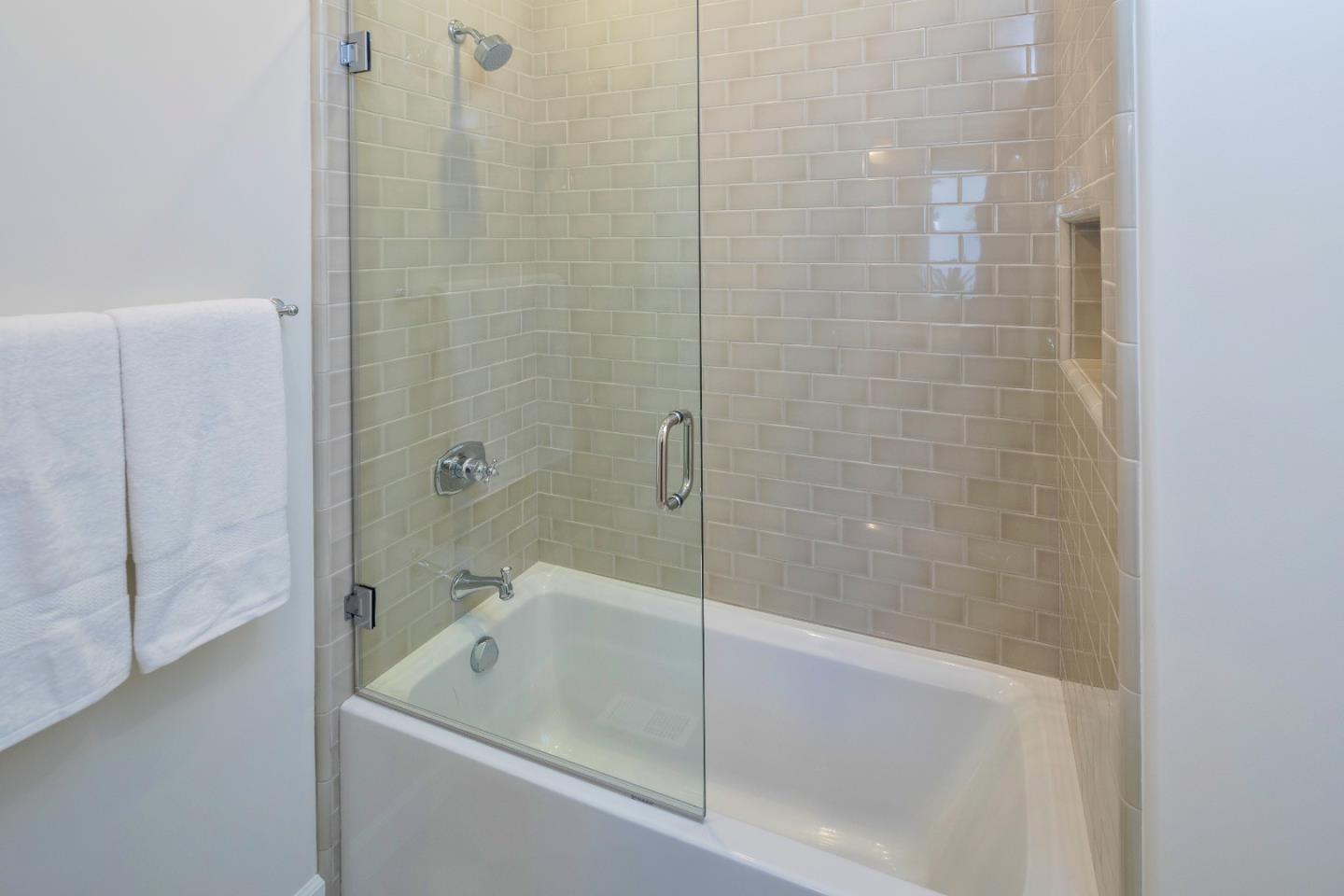 20 Drayton Road Hillsborough, CA 94010 - Photo 13 of 25 Gallery Image 13
