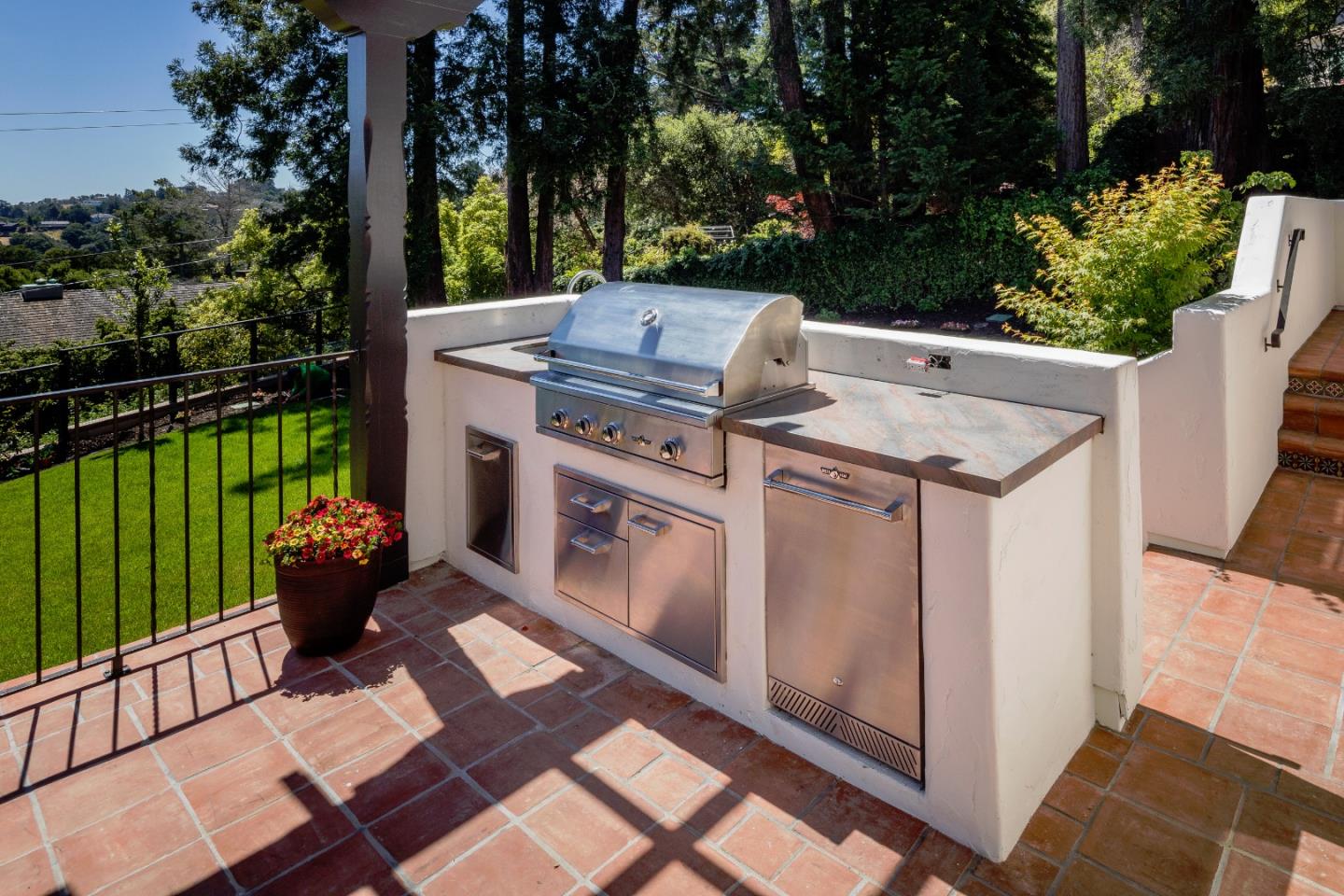 20 Drayton Road Hillsborough, CA 94010 - Photo 23 of 25 Gallery Image 23