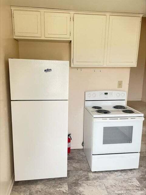 2005 Pinckney Road, Unit 2 Howell, MI 48843 - Photo 6 of 11 2005 6