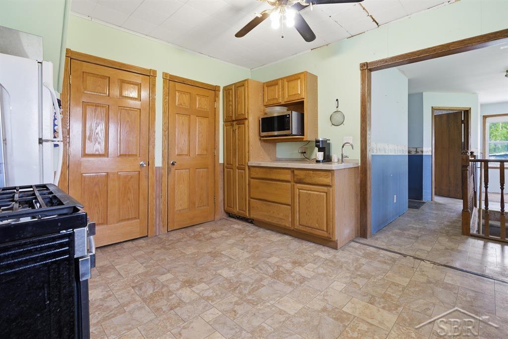 412 West Almeda Beach Road Pinconning, MI 48650 - Photo 7 of 30