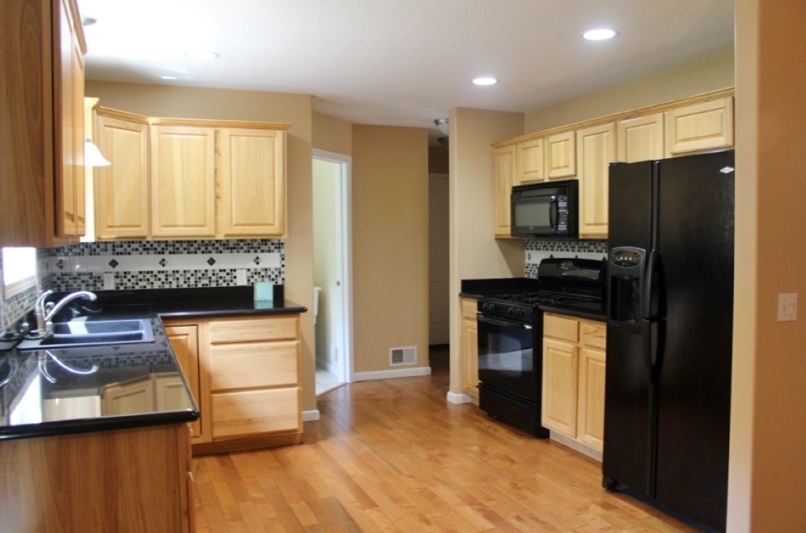105 Chatham Road St. Louis, MI 48880 - Photo 9 of 38 1847389-8.JPG