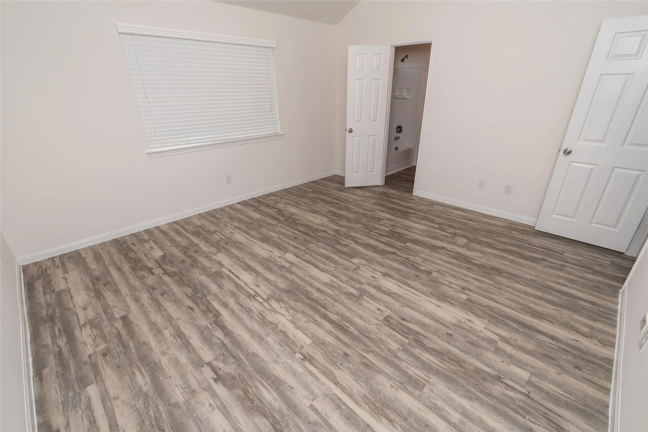 13110 Ristina Circle Houston, TX 77048 - Photo 8 of 10 Photos may be representative of the floor plan and not the exact home. Finishes, layout, and features of the actual property for lease may vary.