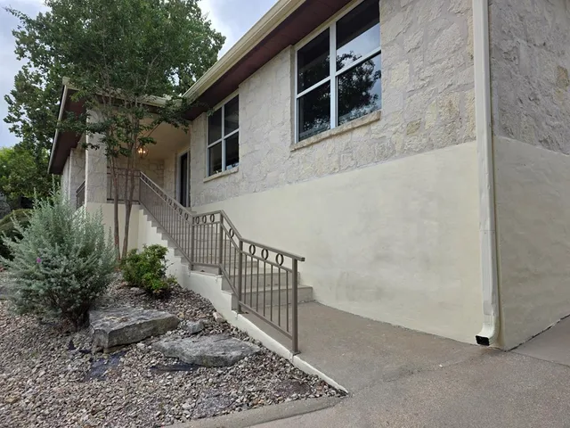 $2,450 | 1303 Malibu Drive, Kerrville, TX 78028