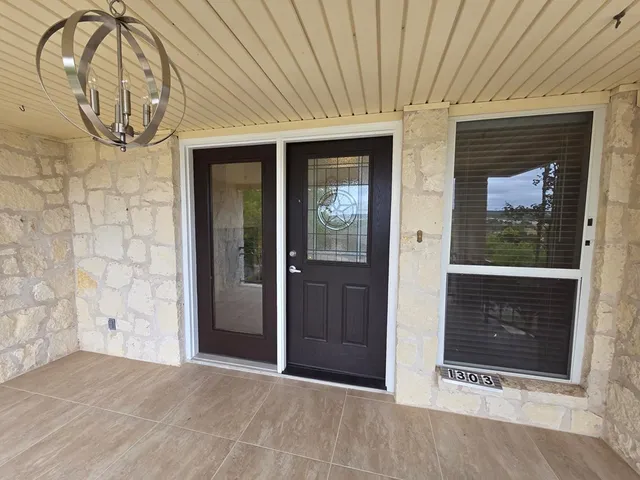 $2,450 | 1303 Malibu Drive, Kerrville, TX 78028