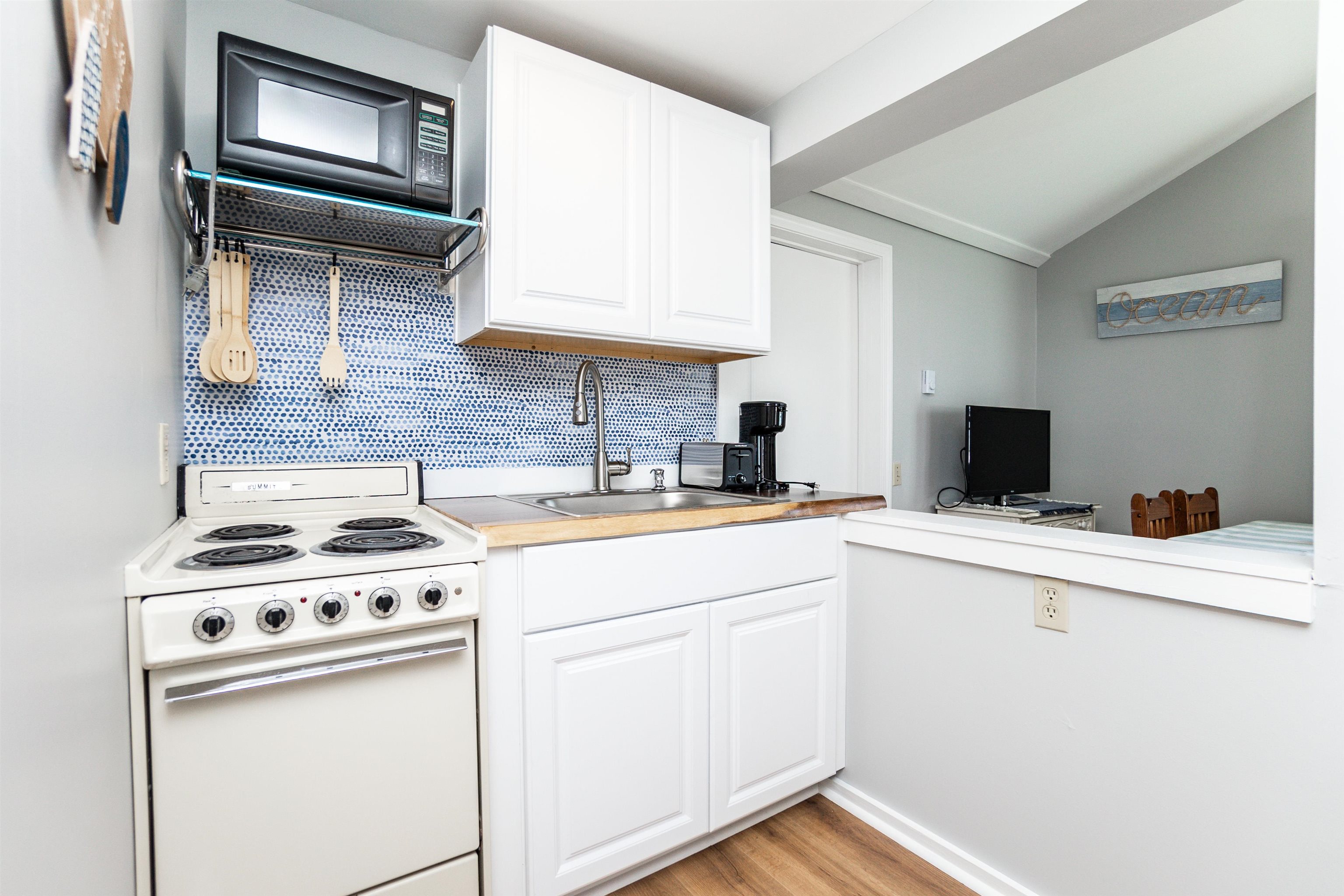 401 A Ocean Boulevard, Unit 1 Hampton, NH 03842 - Photo 3 of 11