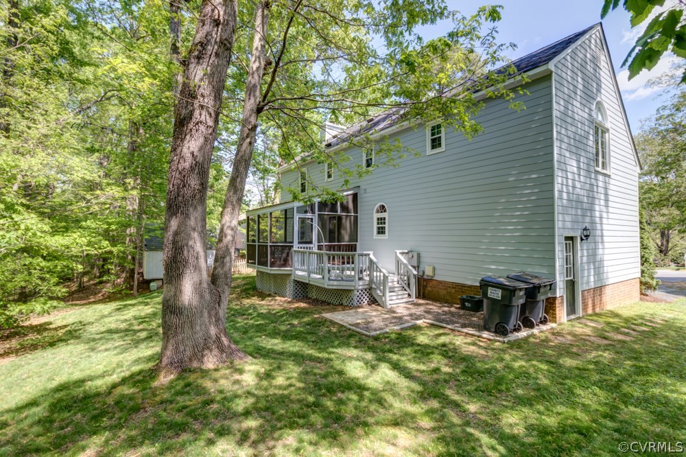 9713 Snowhill Road North Chesterfield, VA 23235 - Photo 4 of 32 Everything is neat as a pin!