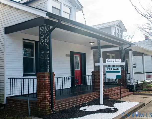 a view of a house with street
