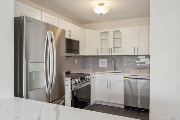 $469,888 | 166-35 9th Avenue, Unit 6A | Beechhurst