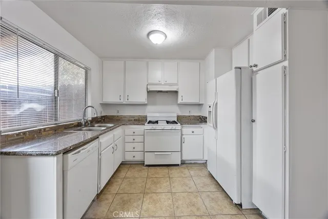 $199,000 | 5908 Almendra Court, Unit C, Bakersfield, CA 93309