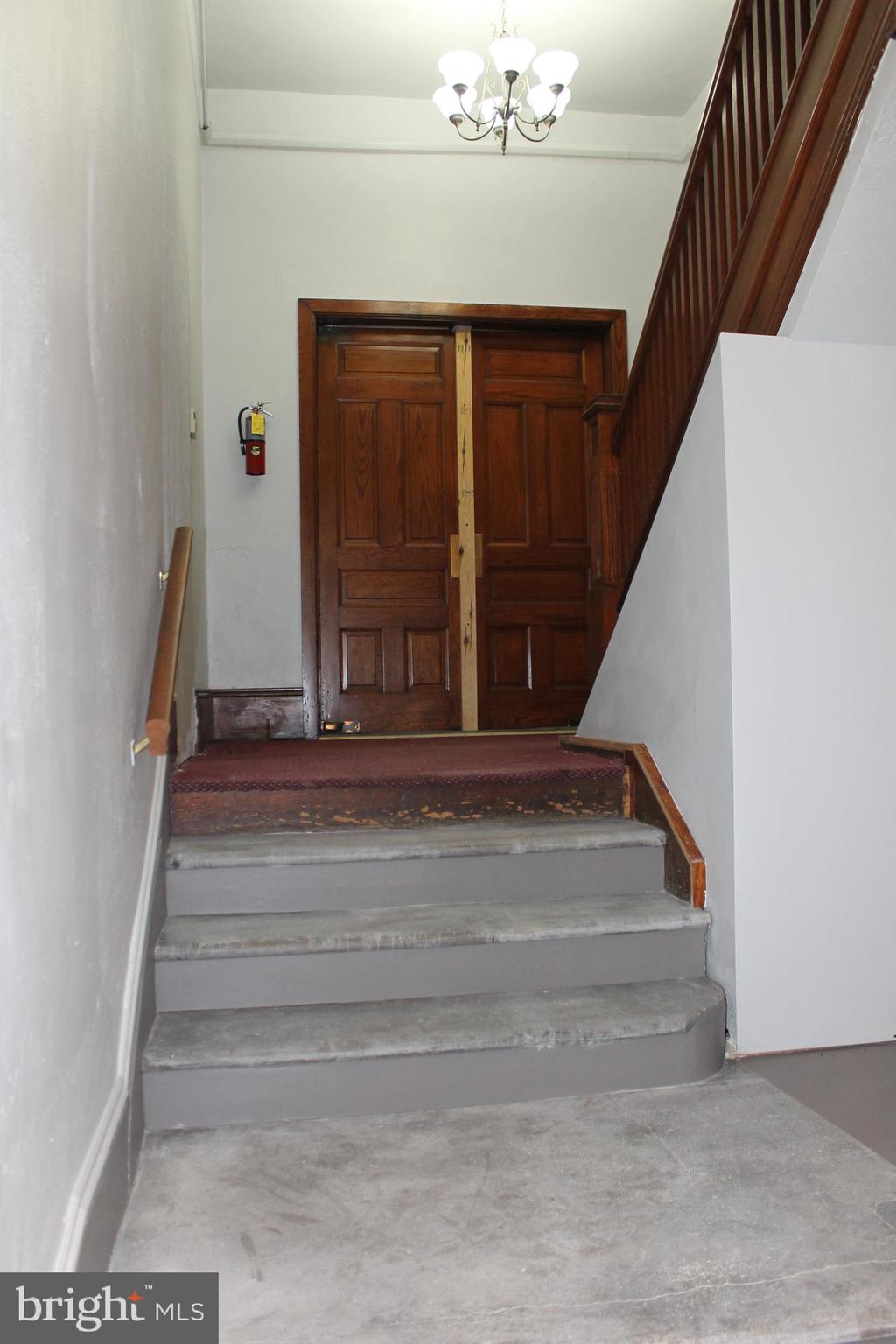 415 West Broad Street Quakertown, PA 18951 - Photo 2 of 28