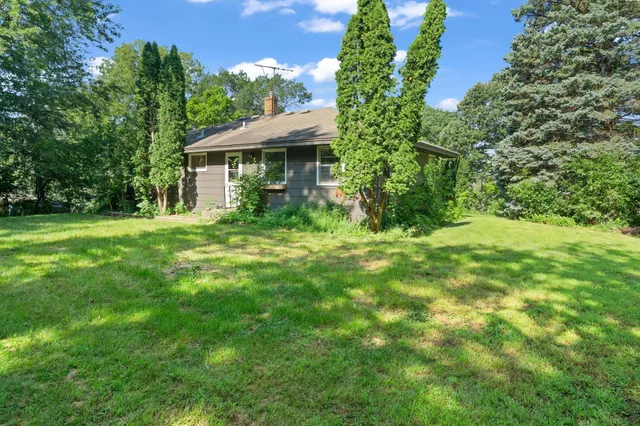 $400,000 | 14901 Highway 7, Minnetonka, MN 55345