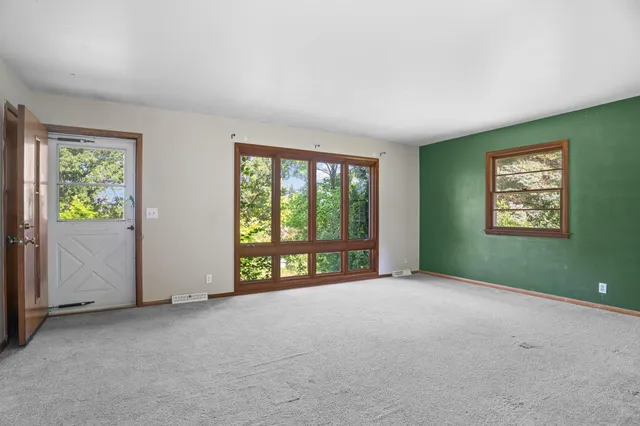 $400,000 | 14901 Highway 7, Minnetonka, MN 55345