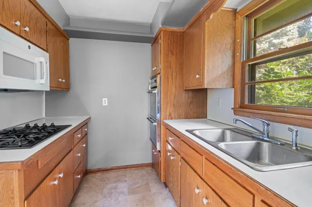 $400,000 | 14901 Highway 7, Minnetonka, MN 55345