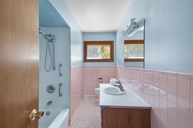 $400,000 | 14901 Highway 7, Minnetonka, MN 55345