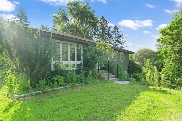 $400,000 | 14901 Highway 7, Minnetonka, MN 55345