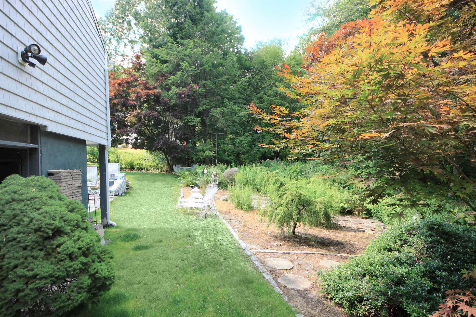 43 Rural Drive New Canaan, CT 06840 - Photo 19 of 26 a view of yard with green space