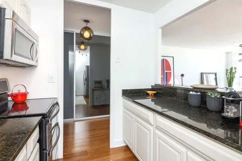 $425,000 | 330 West Diversey Parkway, Unit 1908, Chicago, IL 60657