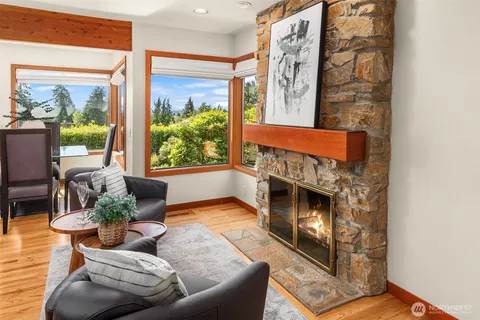 $4,435,000 | 9636 Northeast 30th Place, Clyde Hill, WA 98004