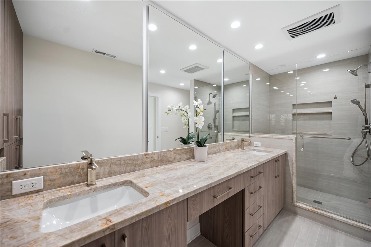 1740 Mission Hills Road, Unit 303 Northbrook, IL 60062 - Photo 14 of 20 Gallery Image 14