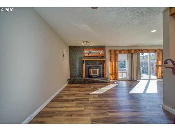 2950 Greenbriar Street Reedsport, OR 97467 - Photo 8 of 47 Family Room