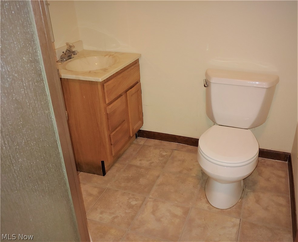 29400 Harvard Road Beachwood, OH 44122 - Photo 15 of 18 Second Floor Bath